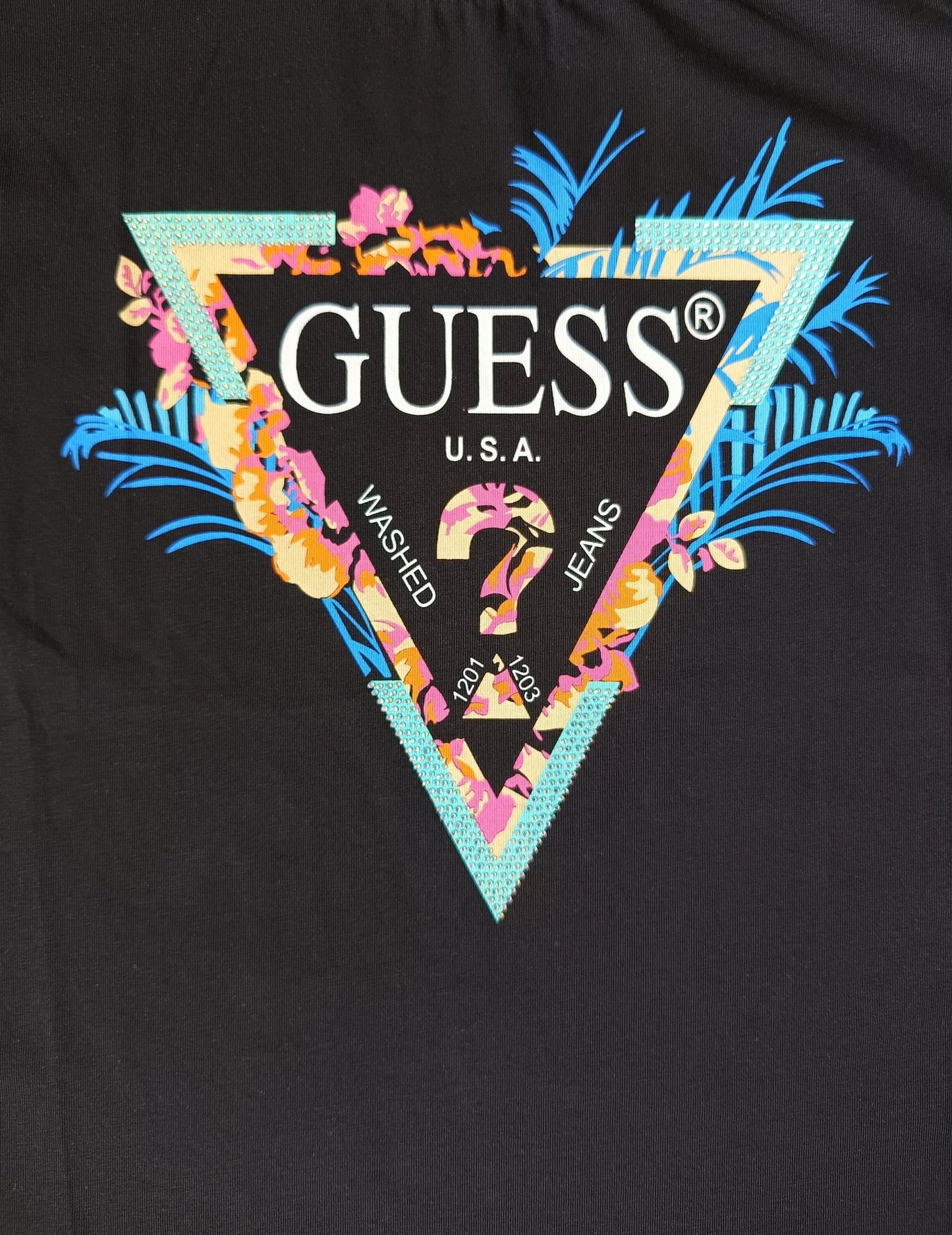 Тениска Guess - Branded Clothes Boutique-детайли