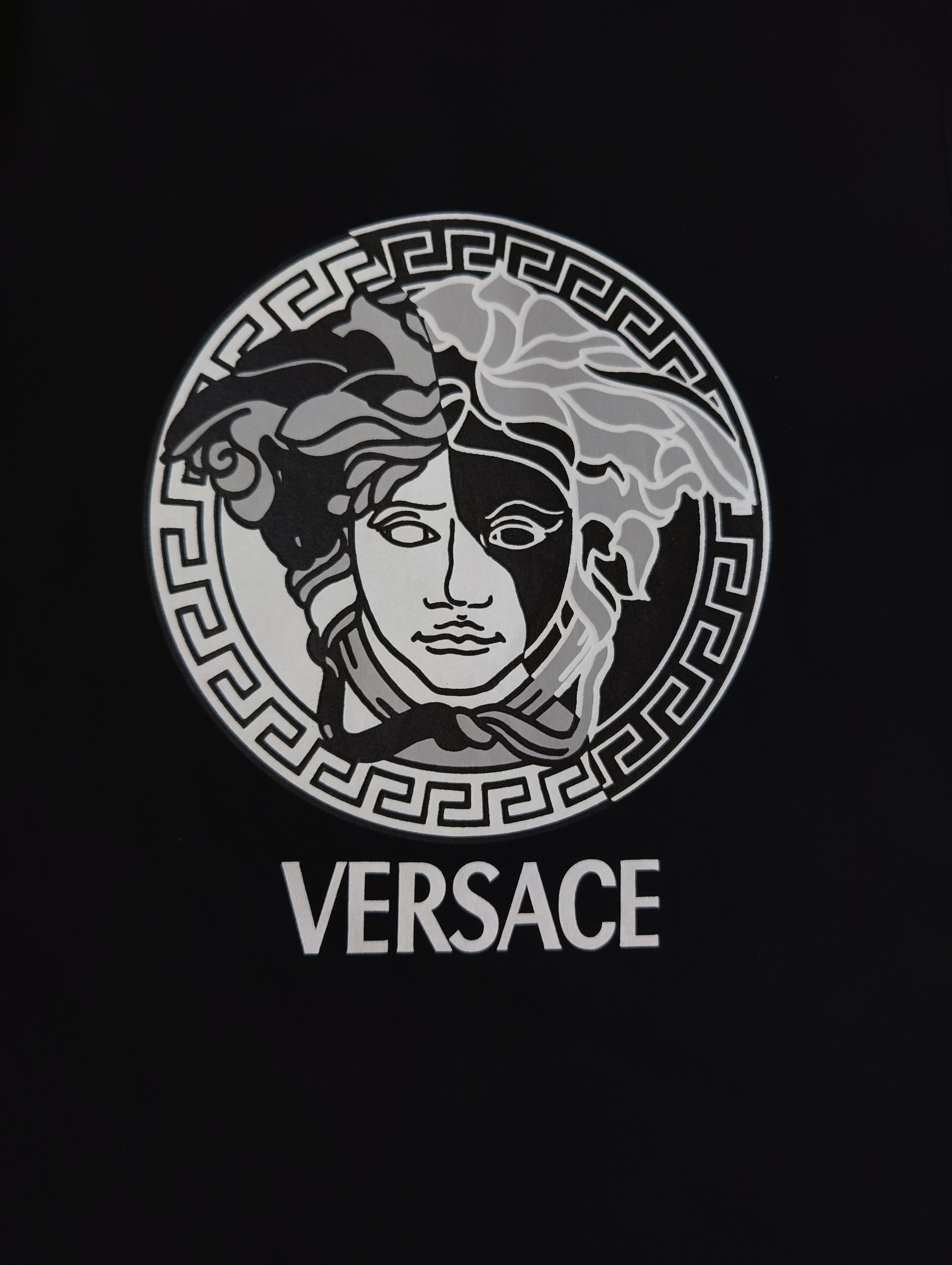 Тениска Versace с черно лого-детайл